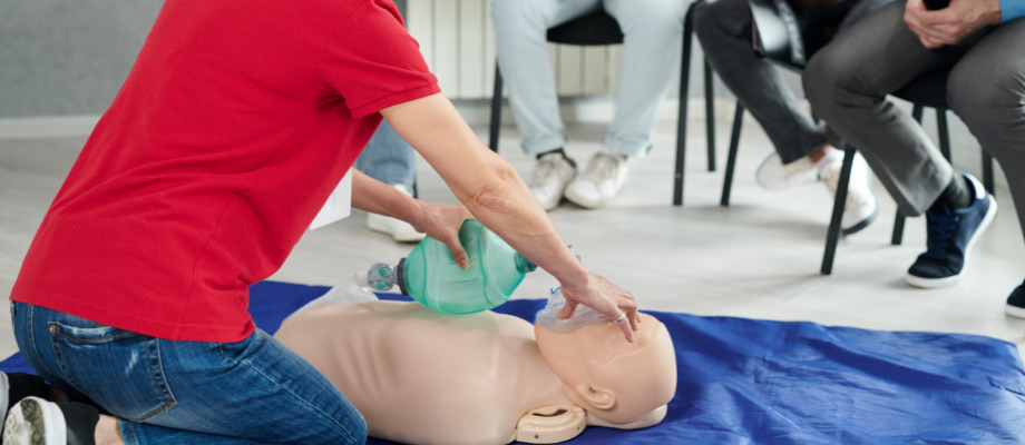 post-incident support and follow-up: integrating first aid into employee wellness programs